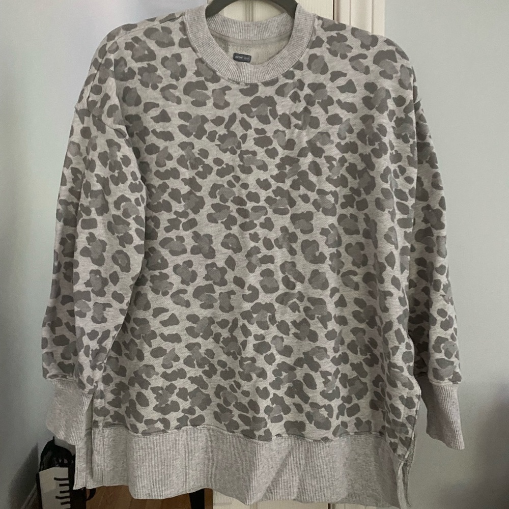 Aerie cheetah crew neck never worn!!